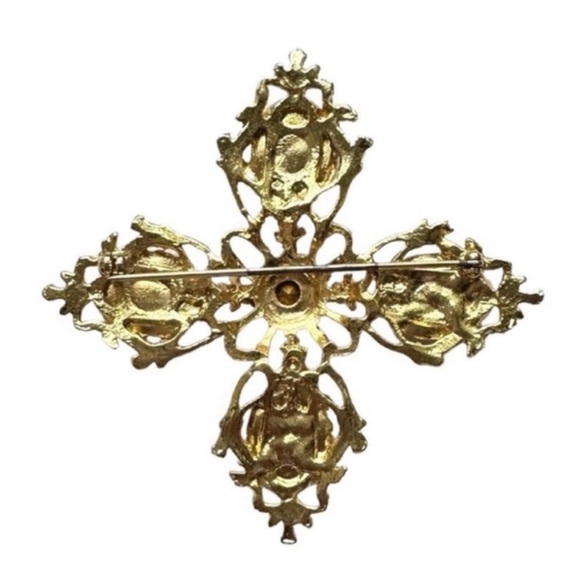 Vintage Gold Ornate Filigree Faux Pearl and Rhinestone Maltese Cross Brooch Pin - Picture 5 of 7